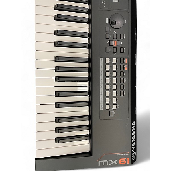 Used Yamaha MX61 61 Key Keyboard Workstation