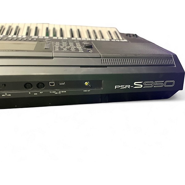 Used Yamaha PSRS950 61 Key Arranger Keyboard