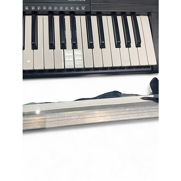 Used Yamaha PSRE253 61 Key Portable Keyboard