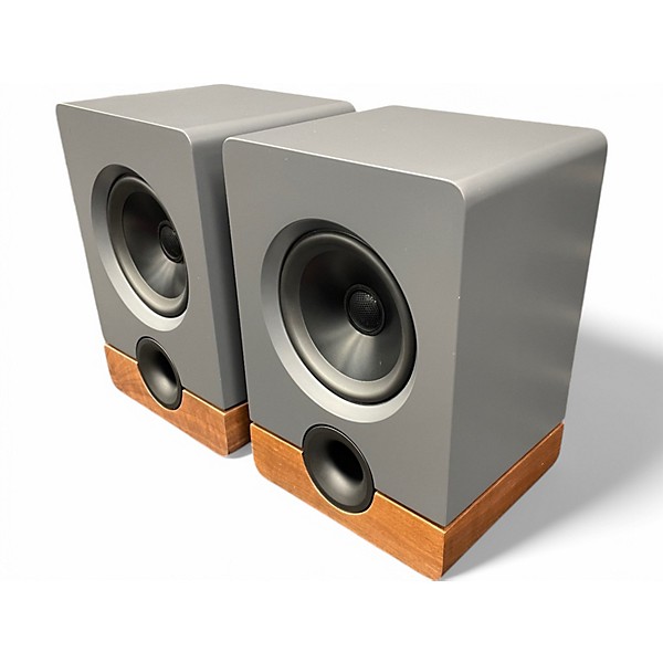 Used Output Frontier by Barefoot Powered Monitor