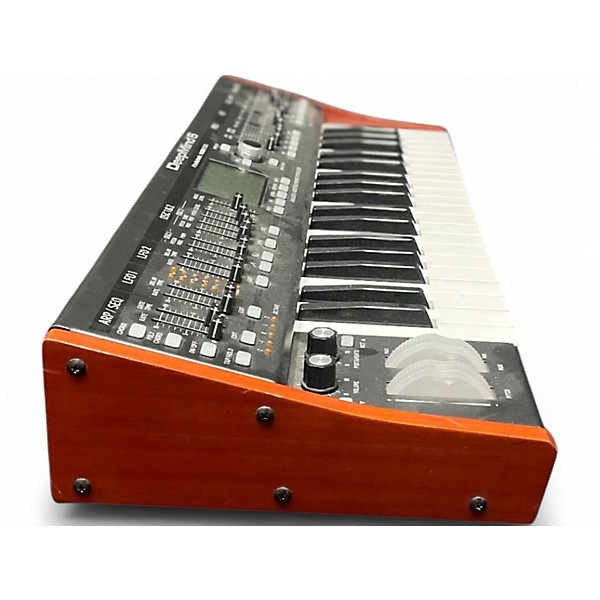 Used Behringer deepmind 6 Synthesizer