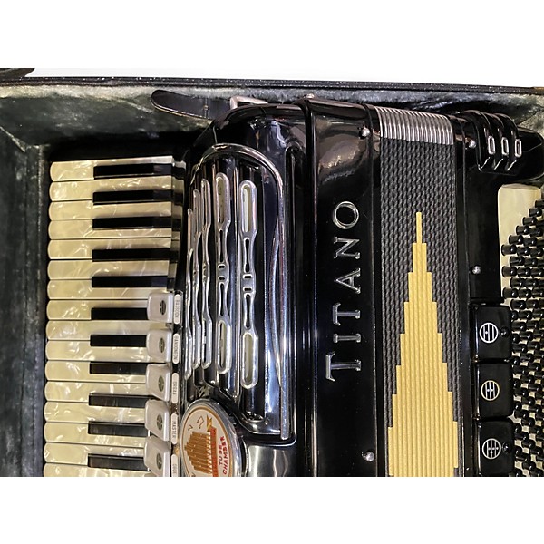 Used Titano PALMER HUGHES GRAND Accordion