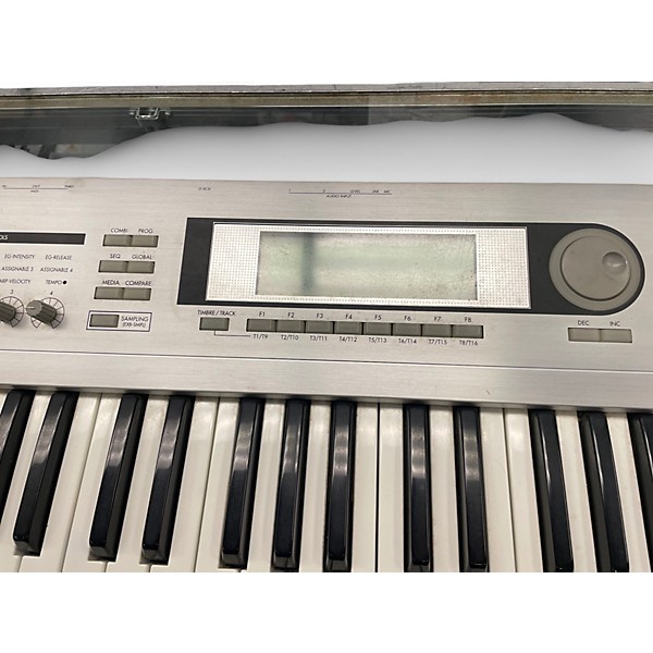 Used KORG Triton Le 76 Key Keyboard Workstation