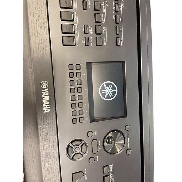 Used Yamaha Portable Grand DGX670 Keyboard Workstation