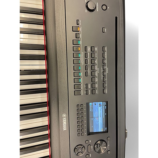Used Yamaha Portable Grand DGX670 Keyboard Workstation