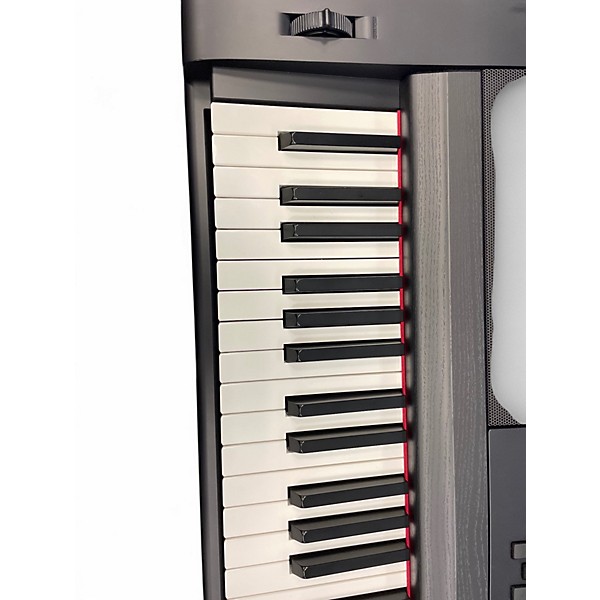 Used Yamaha Portable Grand DGX670 Keyboard Workstation