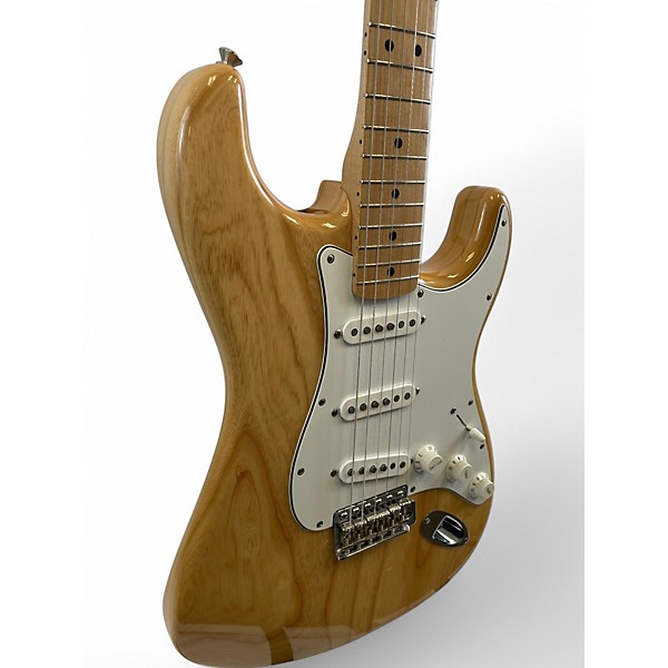 Used Fender Classic Series '70s Stratocaster Natural Solid Body Electric Guitar