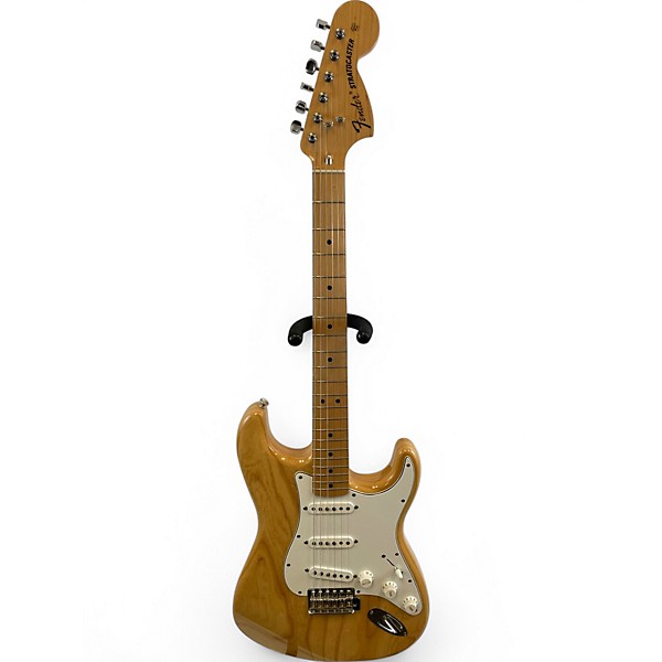 Used Fender Classic Series '70s Stratocaster Natural Solid Body Electric Guitar