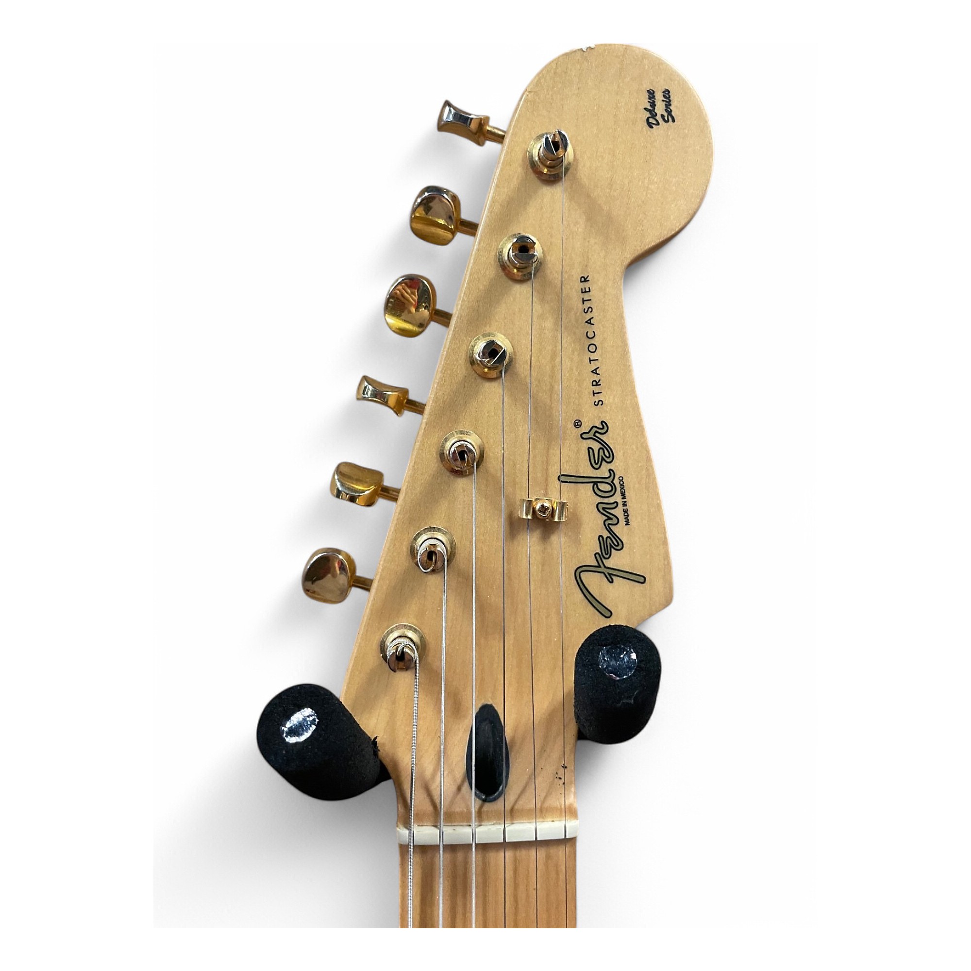 Used 2010 Fender DELUXE STRATOCASTER Candy Apple Red Solid Used 2010 Fender DELUXE STRATOCASTER Candy Apple Red Solid