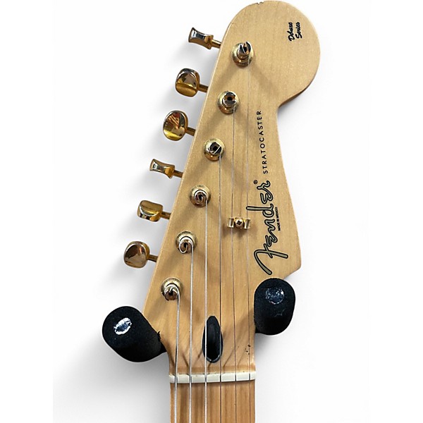 Used 2010 Fender DELUXE STRATOCASTER Candy Apple Red Solid Body Electric Guitar