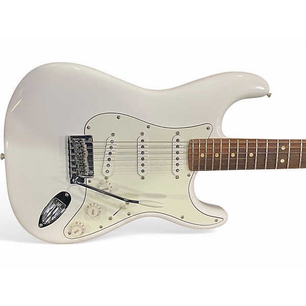 Used 2022 Fender Player Stratocaster white Solid Body Electric Guitar