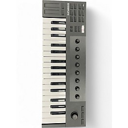 Used Native Instruments Komplete Kontrol M32 MIDI Controller