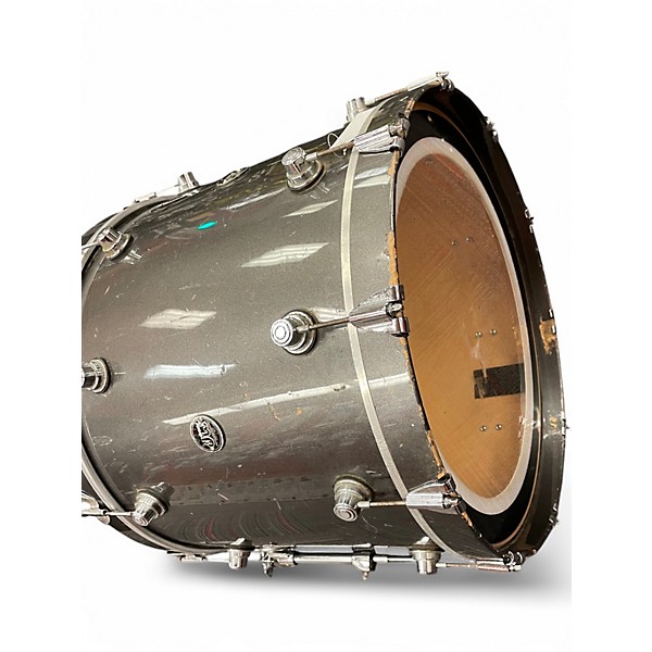 Used DW 22in performance bass drum grY Drum