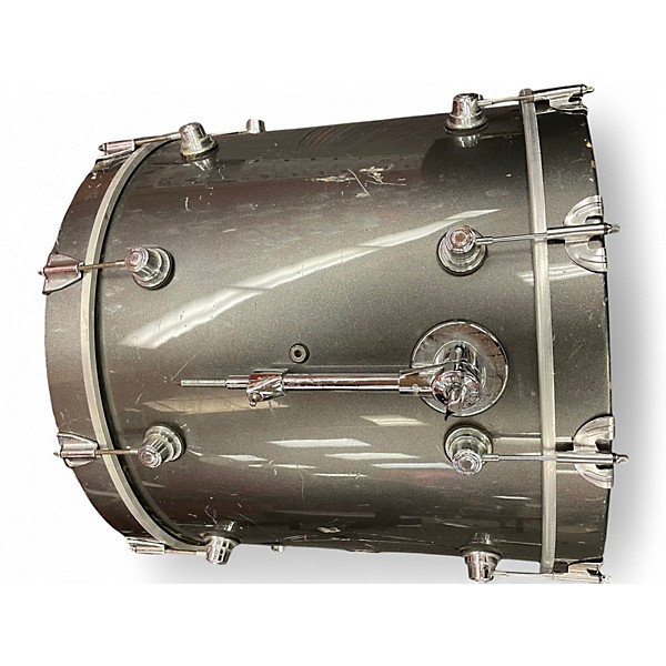 Used DW 22in performance bass drum grY Drum