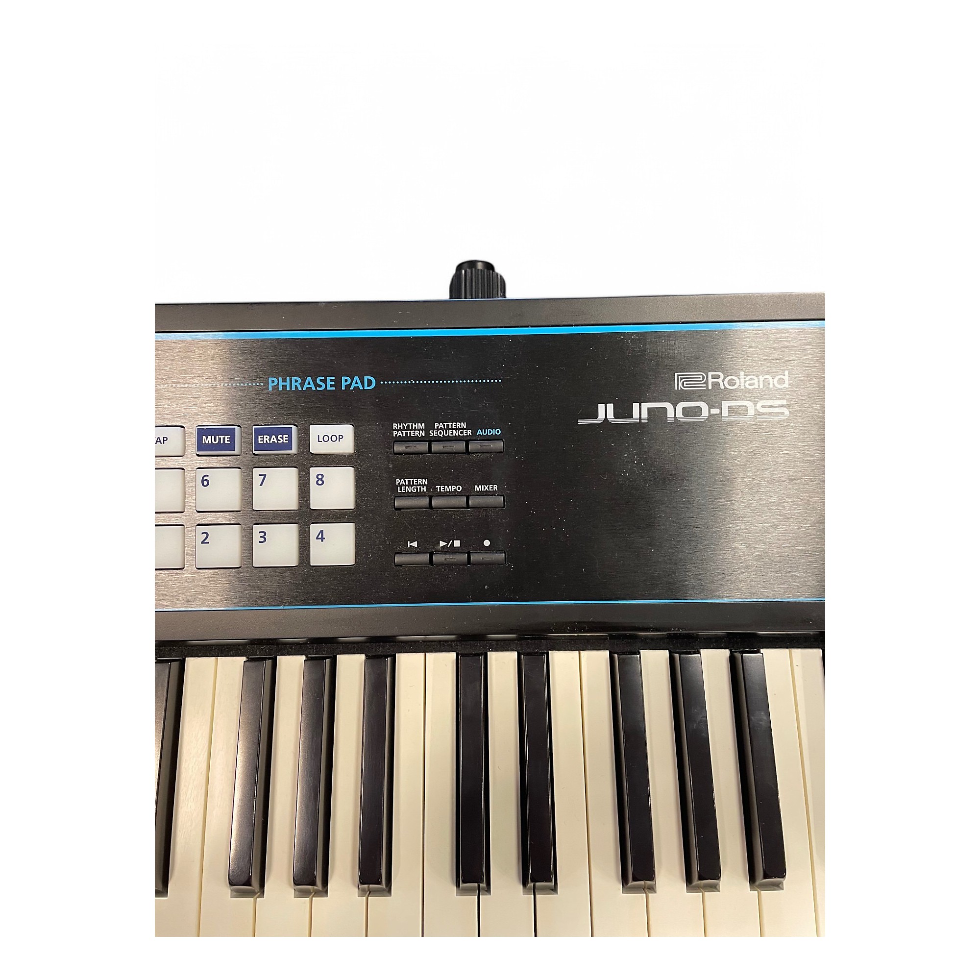 Used Roland Used Roland Juno DS88 Keyboard Workstation Used Roland Used Roland Juno DS88 Keyboard Workstation
