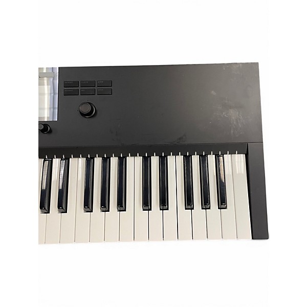 Used Native Instruments Komplete Kontrol S61 MK2 MIDI Controller