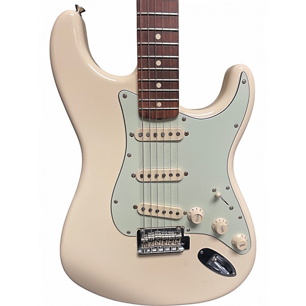Used Fender VENTURA Vintage White Solid Body Electric Guitar