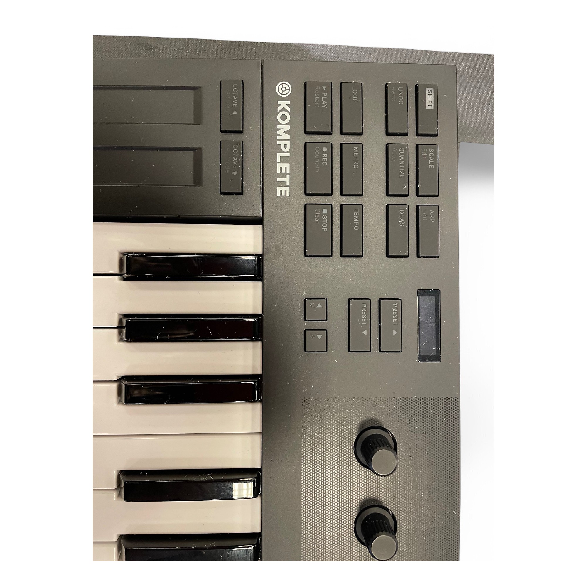 Used Native Instruments komplete m32 MIDI Controller