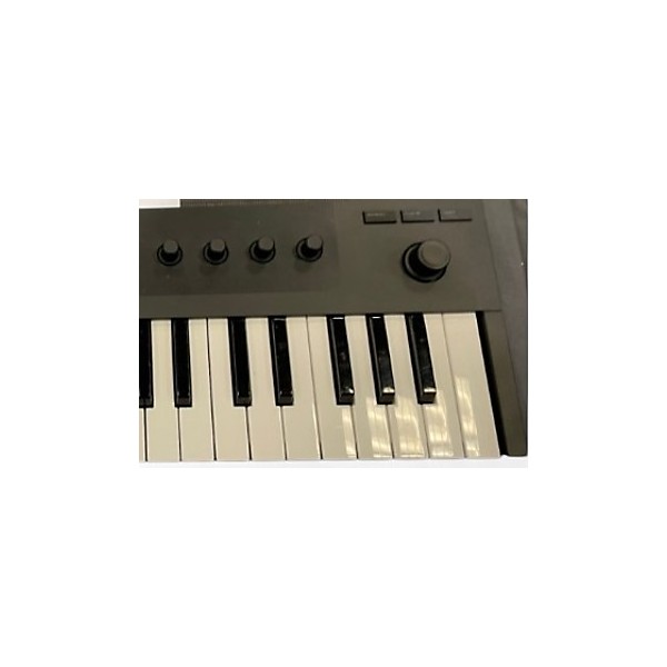 Used Native Instruments komplete m32 MIDI Controller