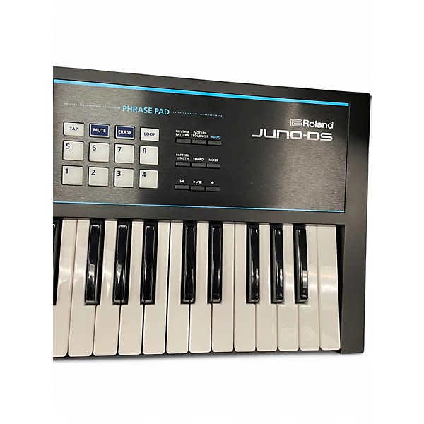 Used Roland JUNO DS 61 Synthesizer
