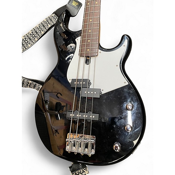 Used Yamaha broadbass 4 string Black Electric Bass Guitar