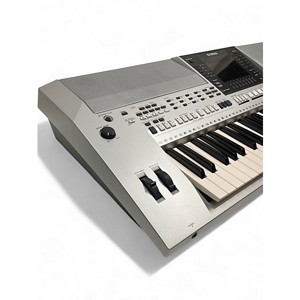 Used Yamaha PSRS900 61 Key Arranger Keyboard