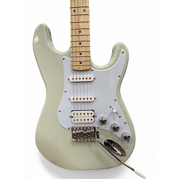 Used Kramer Focus VT-211S White Solid Body Electric Guitar