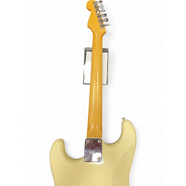 Used Fender STRATOCASTER White Solid Body Electric Guitar