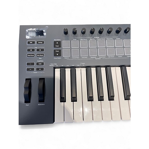 Used Novation Used Novation Launchkey 49 Key MIDI Controller