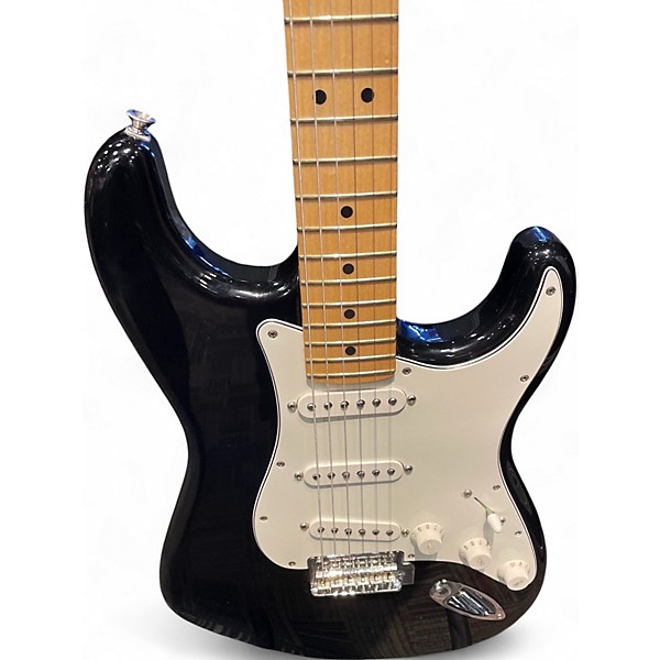 Used Fender Player Stratocaster Maple Fingerboard Black Solid Body Electric Guitar
