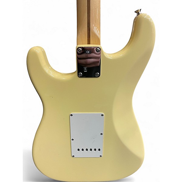 Vintage 2006 Fender Artist Series Yngwie Malmsteen Stratocaster Vintage White Solid Body Electric Guitar