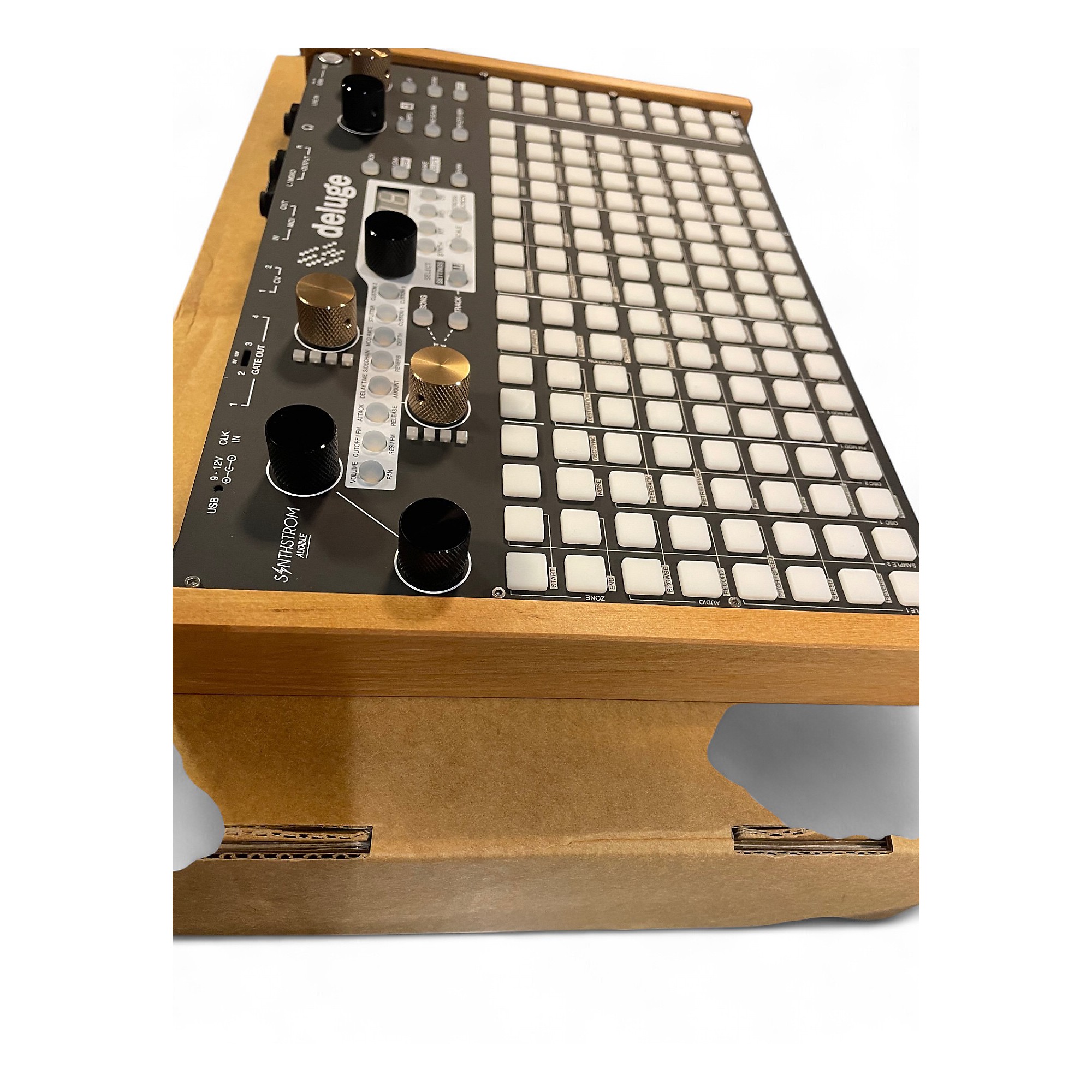 Used Synthstrom DELUGE DE-01 Production Controller | Guitar