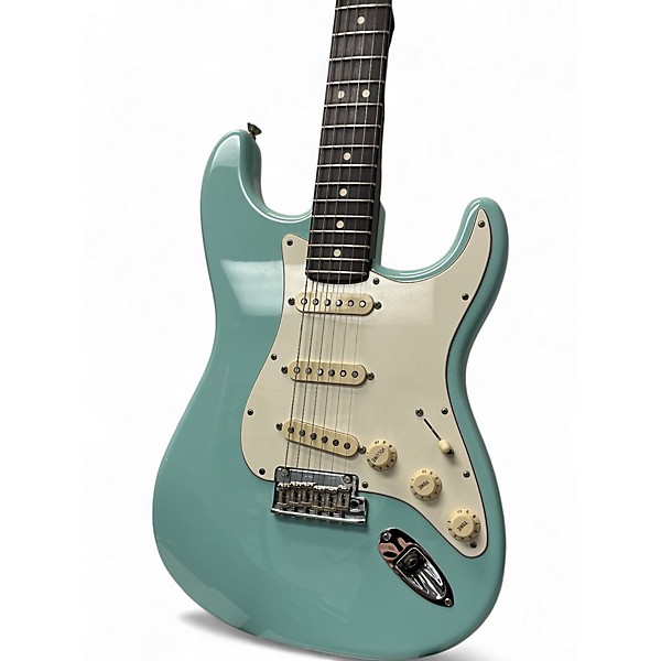 Used Fender American Professional Stratocaster with Rosewood Neck 900 Solid Body Electric Guitar