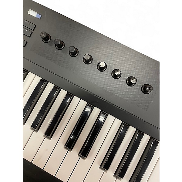 Amazon.com: Native Instruments Komplete Kontrol A25