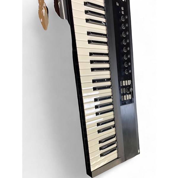 Used Native Instruments Komplete Kontrol S61 MIDI Controller