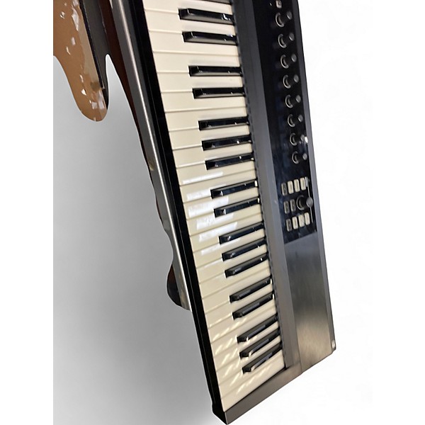 Used Native Instruments Komplete Kontrol S61 MIDI Controller