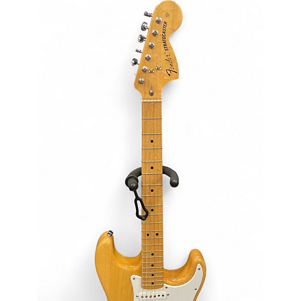 Used Fender Classic Series '70s Stratocaster Natural Solid Body Electric Guitar