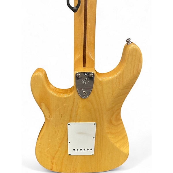 Used Fender Classic Series '70s Stratocaster Natural Solid Body Electric Guitar