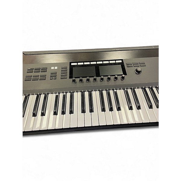 Used Native Instruments Komplete Kontrol S61 MKII MIDI Controller