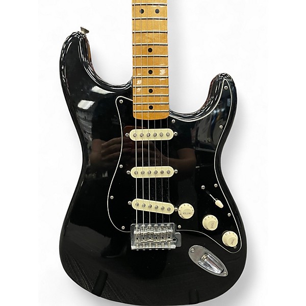 Used 2011 Fender Special Edition Standard Stratocaster Black Solid Body Electric Guitar