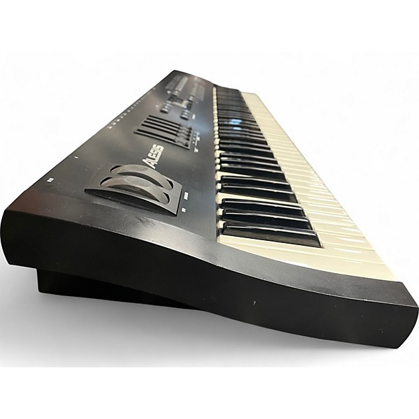 Used Alesis QS7 Stage Piano