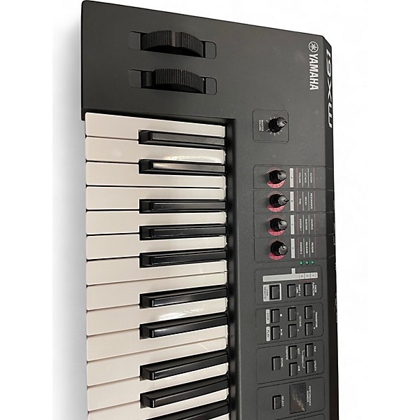 Used Yamaha MX61 61 Key Keyboard Workstation