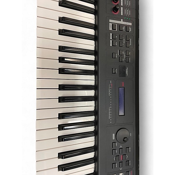 Used Yamaha MX61 61 Key Keyboard Workstation