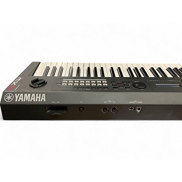 Used Yamaha MX61 61 Key Keyboard Workstation