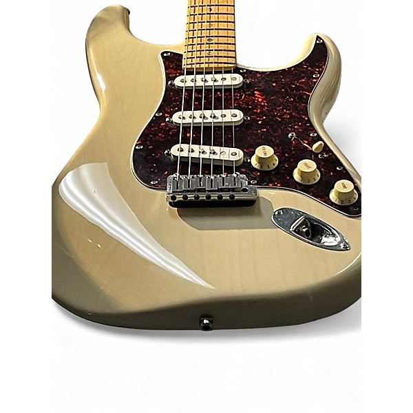 Used Fender American Deluxe Stratocaster Olympic White Solid Body Electric Guitar