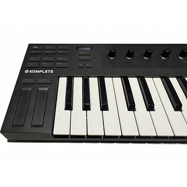 Komplete Kontrol M32 Compact Keyboard Controller — DJ TechTools