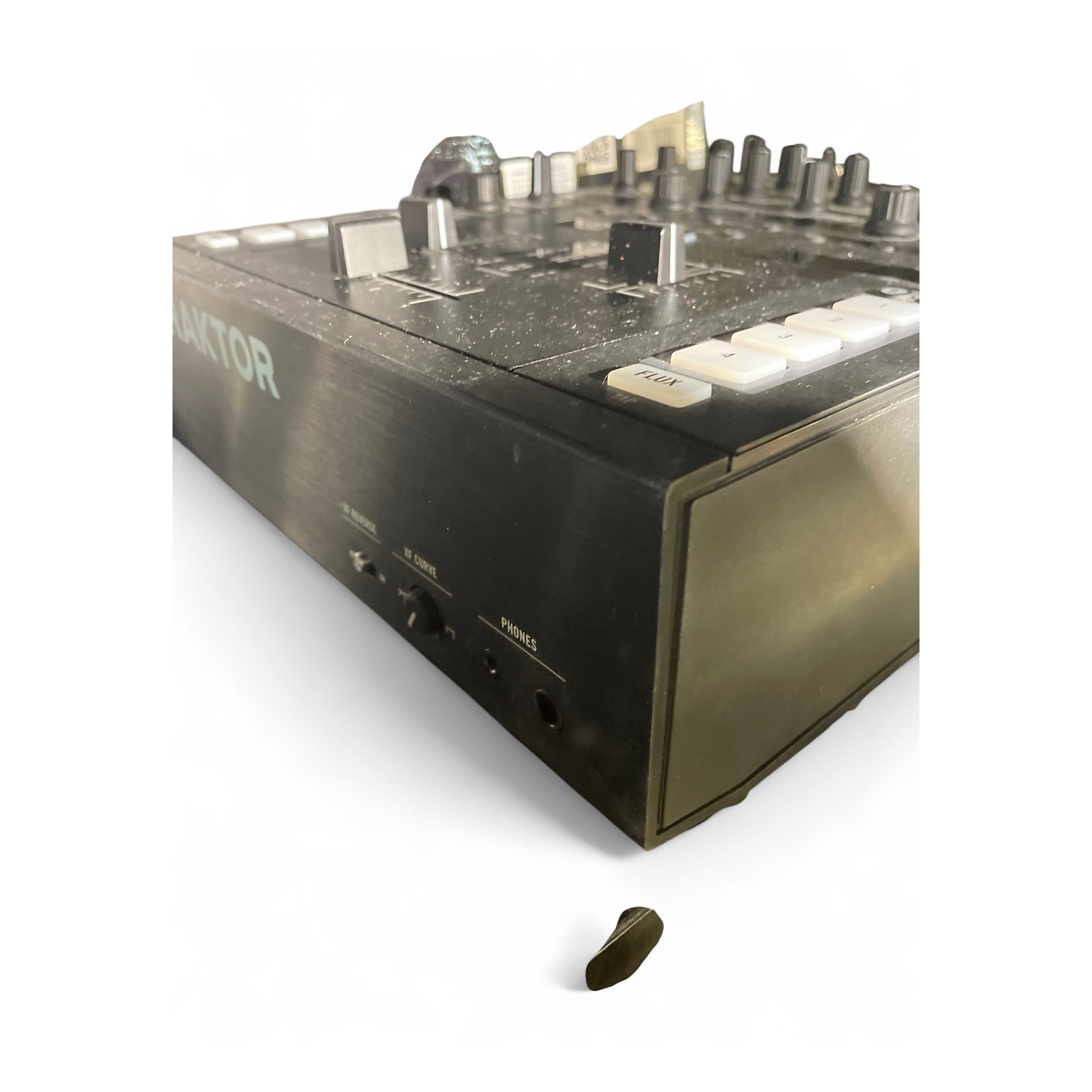 DJ機材 NATIVE INSTRUMENTS TRAKTOR KONTROL Z2 Native Instruments - TRAKTOR KONTROL Z2 DJ Controller
