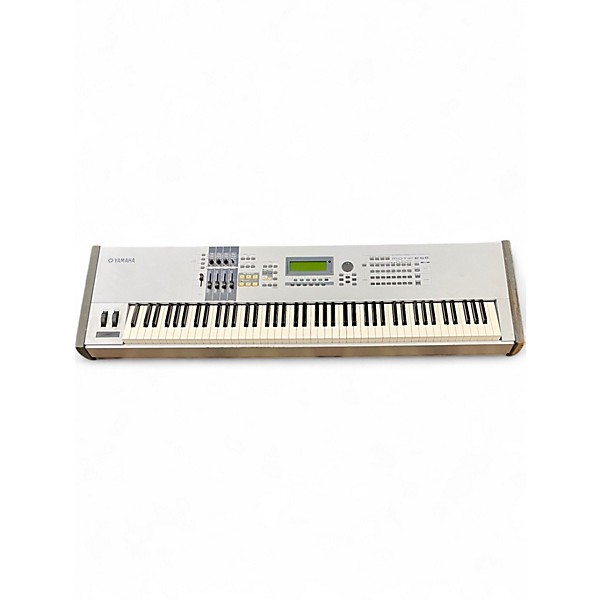 Used Yamaha Motif ES8 88 Key Keyboard Workstation | Guitar
