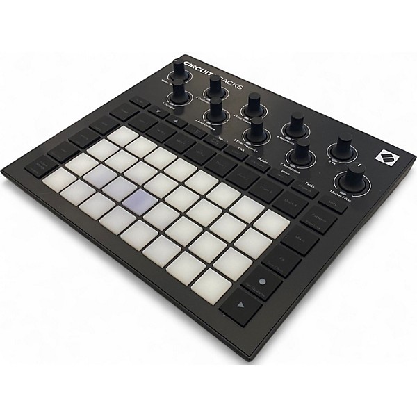 Novation_Circuit_Tracks_Standa