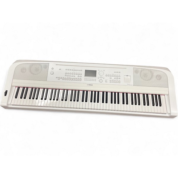 Used Yamaha dgx670 Keyboard Workstation